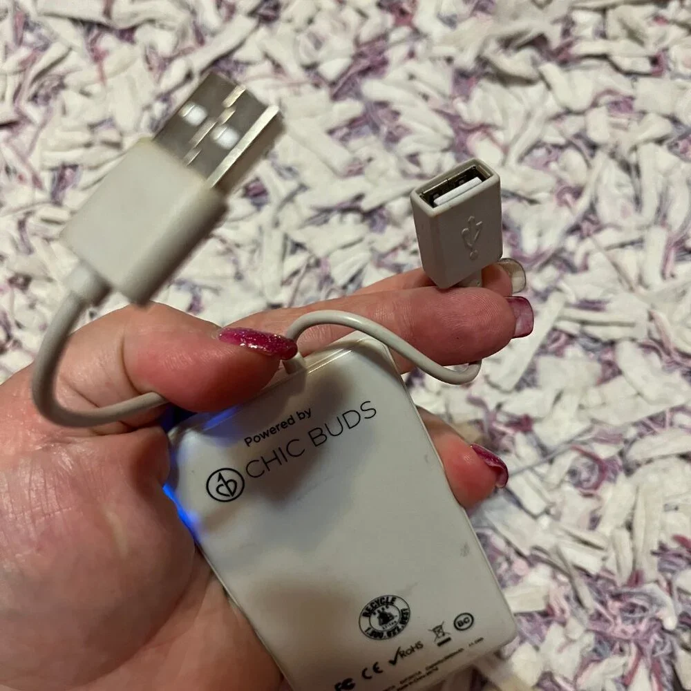 Vera Bradley Chic Buds USB Charger Power Bank Like NEW